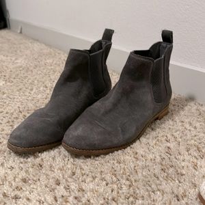 Tom’s Grey Chelsea Boot